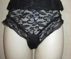 Shorty noir en dentelle T 40