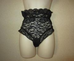 Shorty noir en dentelle T 40