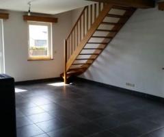 6880 BERTRIX: Joli duplex 2ch,110m²,balcon,parking,.. à louer-te huur