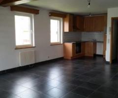 6880 BERTRIX: Joli duplex 2ch,110m²,balcon,parking,.. à louer-te huur