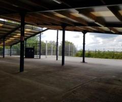 6880 BERTRIX: surface commerciale de 2500m², proche centre.