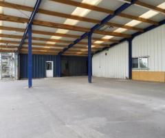 6880 BERTRIX: surface commerciale de 2500m², proche centre.