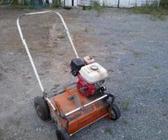 DÉCHAUMEUSE POUR PELOUSE