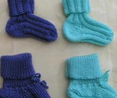 Chaussettes et chaussons tricotés main 6-9 mois - 1