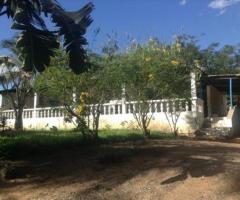 Villa carrelée sur un terrain de 1000m2