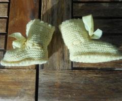 Paire de bottons au tricot jaune