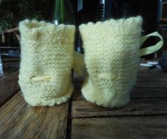 Paire de bottons au tricot jaune