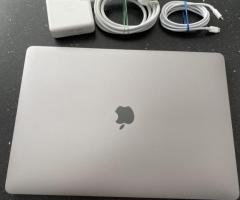 Apple MacBook Pro 15 Retina avec barre tactile