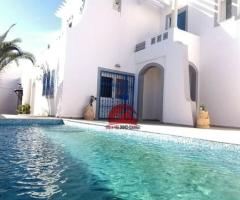 LOCATION ANNUELLE D UNE BELLE VILLA MEUBLÉES AVEC PISCINE A MIDOUN DJERBA