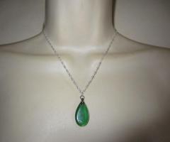 Collier plaqué argent avec pendentif vert