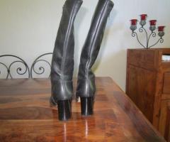 Bottes noires en cuir T 37