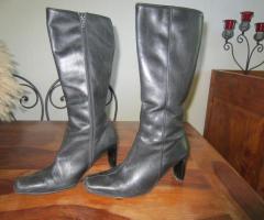 Bottes noires en cuir T 37