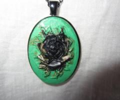 Collier avec camée vert