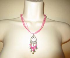 Collier rose avec pendentif